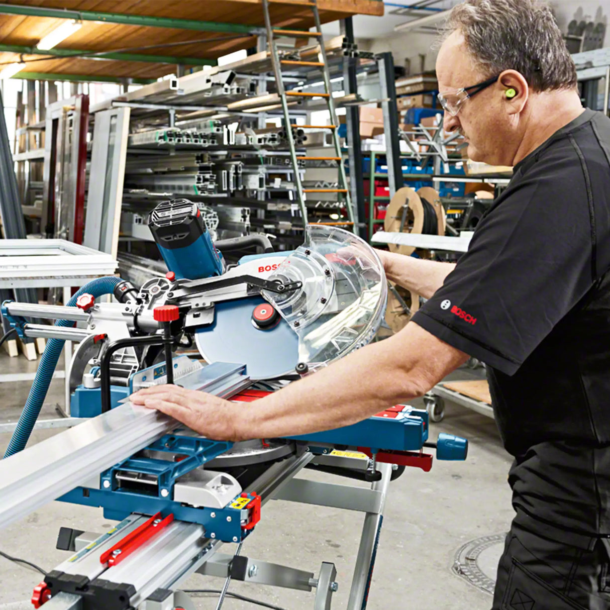 Piła ukosowa promieniowa Bosch GCM 12 SDE