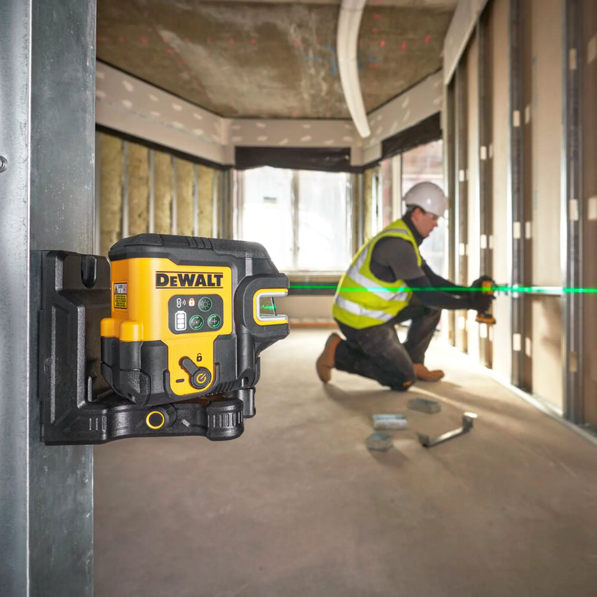 Tracciatore laser a croce verde Dewalt DCLE14251GB-XJ