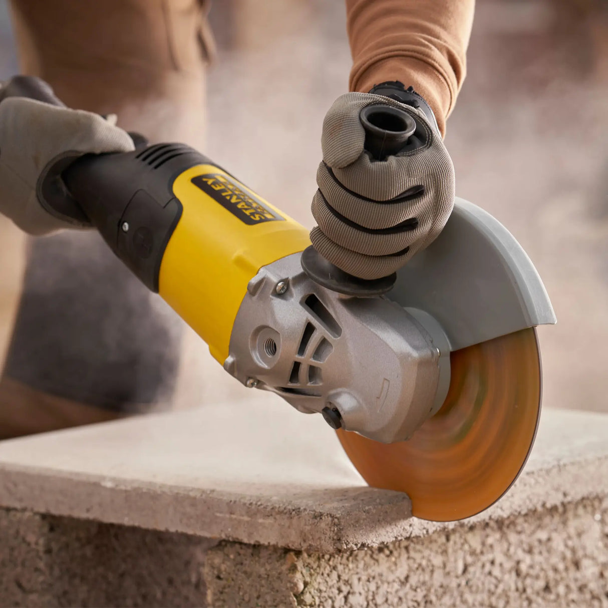 Smerigliatrice Angolare Stanley FMEG232-QS 2000W