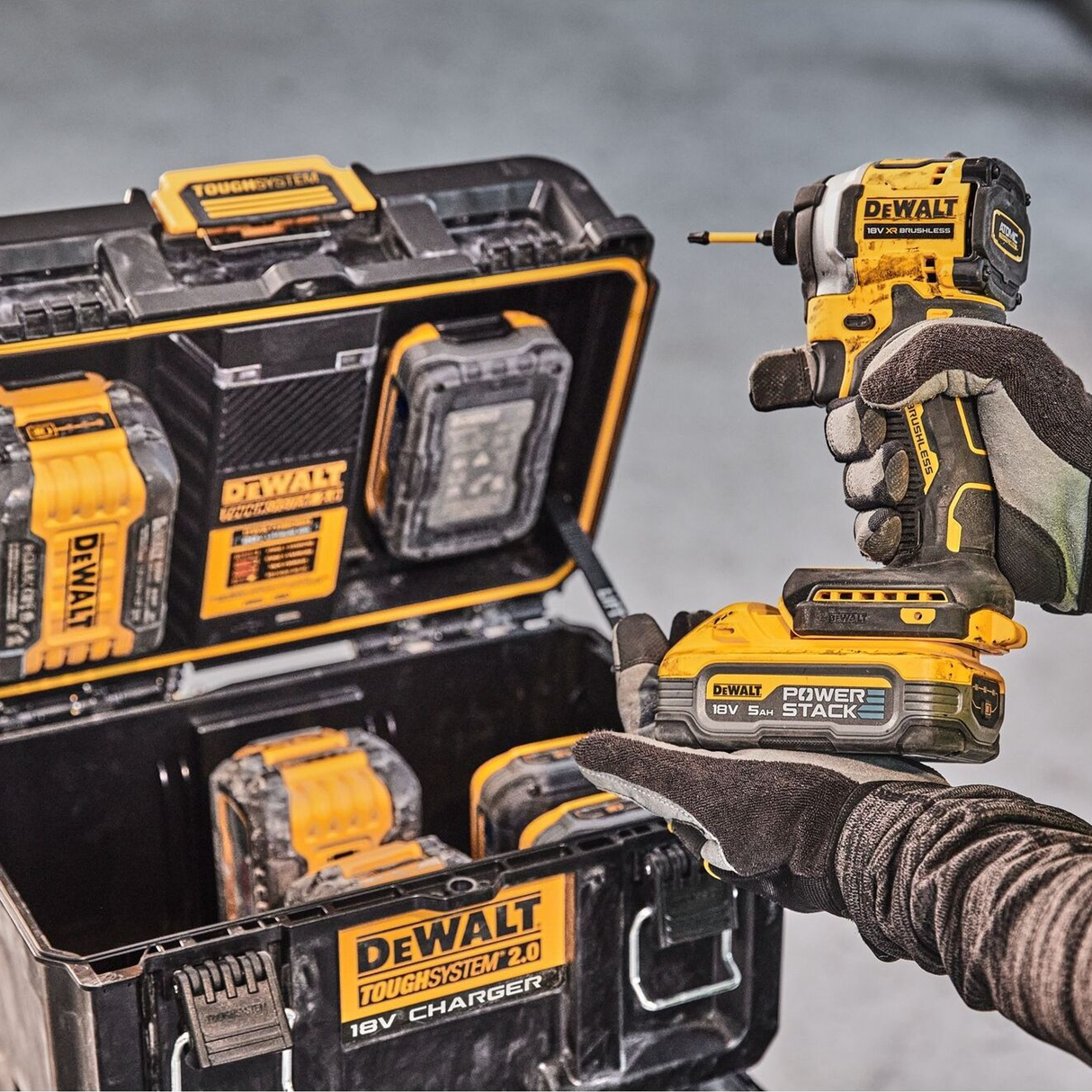 DWST83471-QW – Podwójna ładowarka akumulatorów Dewalt DWST83471-QW ToughSystem 2.0 – Zdjęcie 11