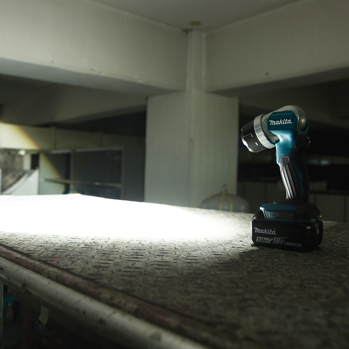 DEBDML808 - Latarka LED Makita DEBDML808 18V LXT - Zdjęcie 11