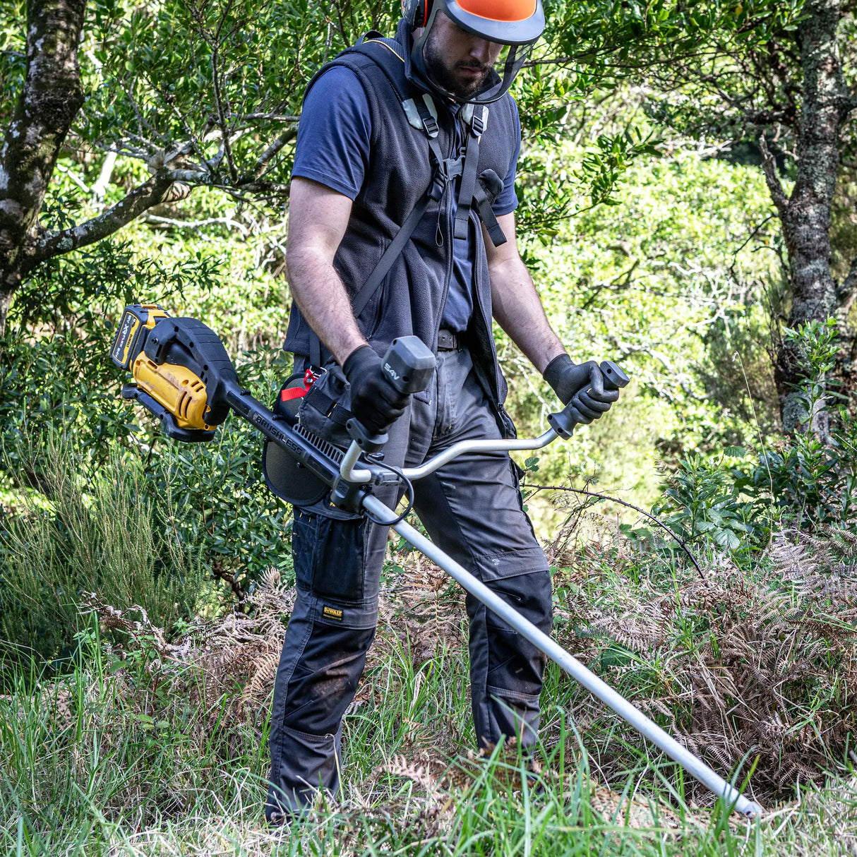 Podkaszarka Dewalt DCMBC823N-XJ 54V