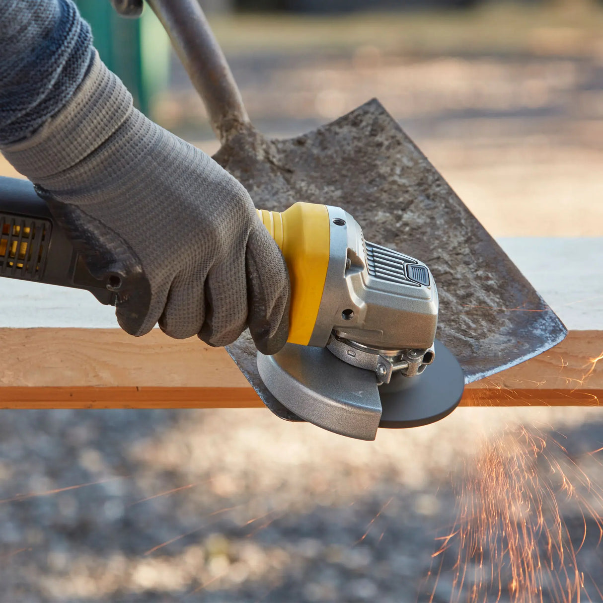 Szlifierka kątowa Stanley FMEG210-QS 850W