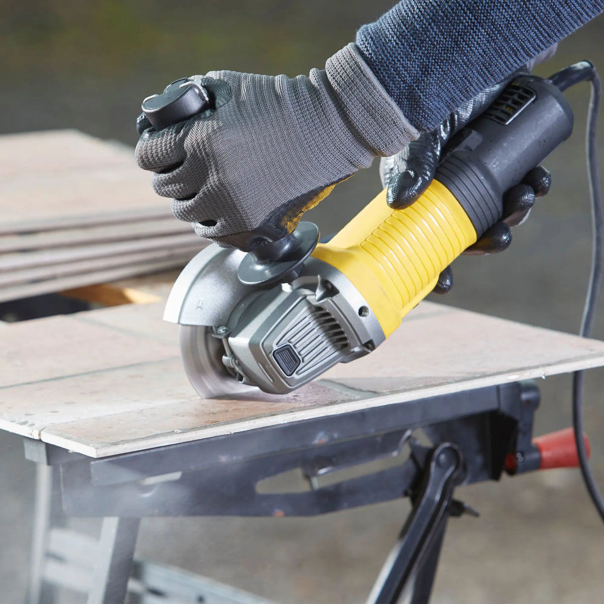 Szlifierka kątowa Stanley FMEG210-QS 850W