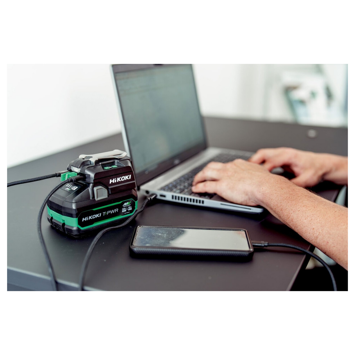 UC18DAW4Z – Adapter USB i ładowarka HiKOKI UC18DAW4Z 18 V – zdjęcie 5