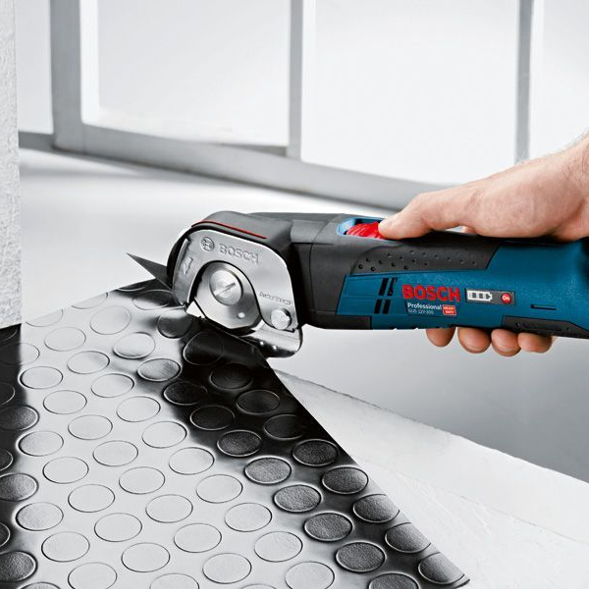 06019B2905 - Nożyce uniwersalne Bosch Professional GUS 10,8 V-LI PRO 12 V - Zdjęcie 17