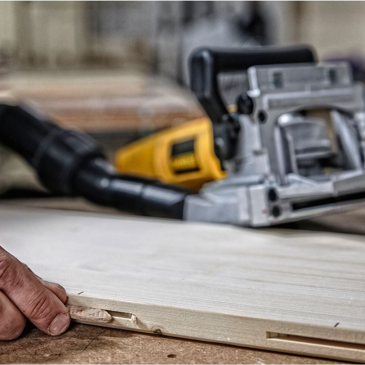 DW682K-QS - Fresatrice Dewalt DW682K-QS 600W - Immagine 3