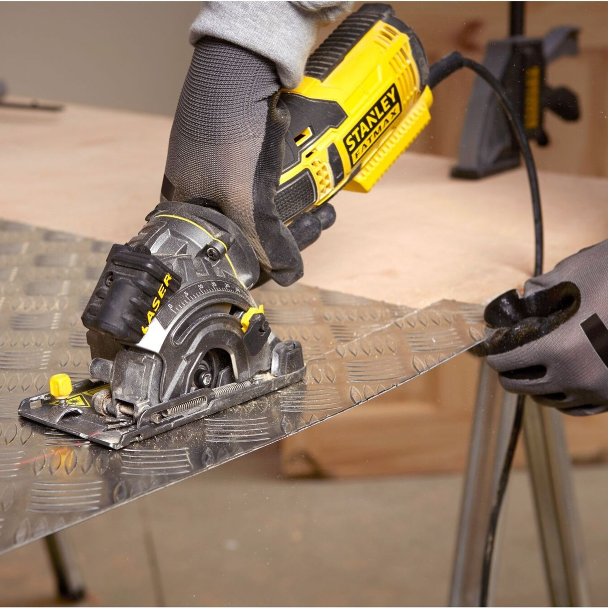 FME380K-QS - Stanley FatMax FME380K 650W Mini pilarka tarczowa - Zdjęcie 9