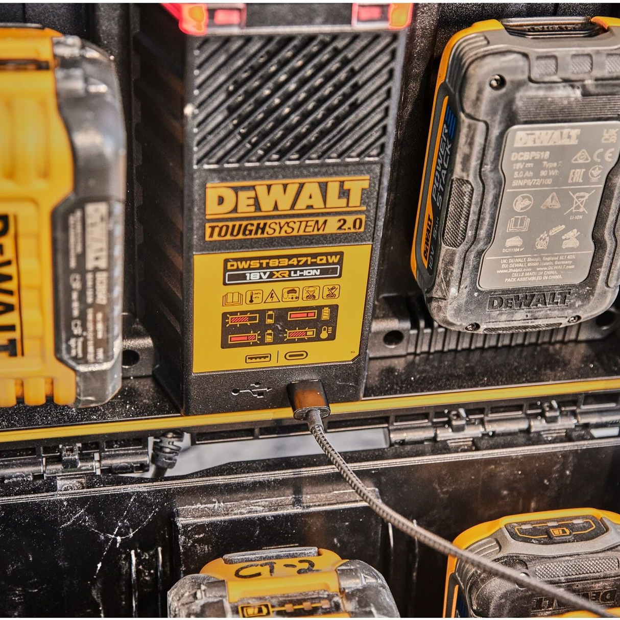 DWST83471-QW – Podwójna ładowarka akumulatorów Dewalt DWST83471-QW ToughSystem 2.0 – Zdjęcie 14